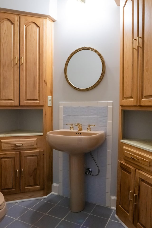 1601 Harvie Mills Rd W, Cookeville, TN 38501 - bathroom featuring tile patterned flooring