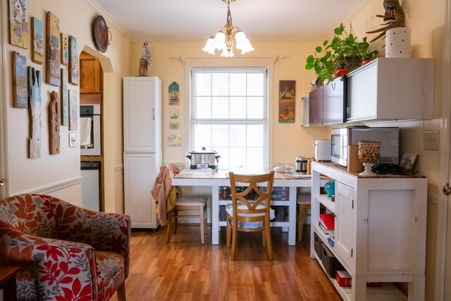 1601 Harvie Mills Rd W, Cookeville, TN 38501 - interior space with oven, ornamental molding, a chandelier, dishwashing machine, and light wood-style flooring