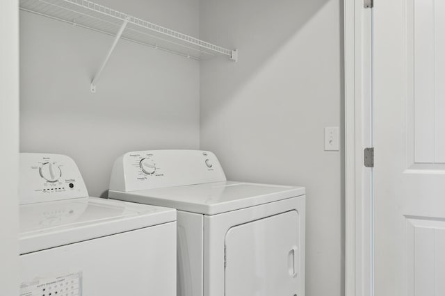 810 Dallas Dr, Columbia, TN 38401 - laundry area with washer and clothes dryer