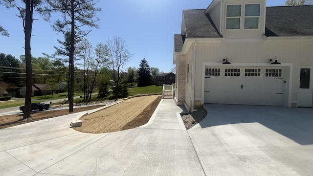 1168 N Franklin Ave, Cookeville, TN 38501 - view of side of property with driveway, roof with shingles, and an attached garage