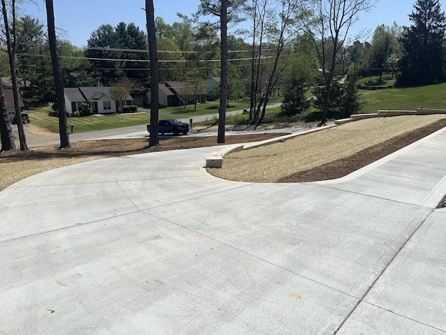 1168 N Franklin Ave, Cookeville, TN 38501 - view of yard featuring concrete driveway