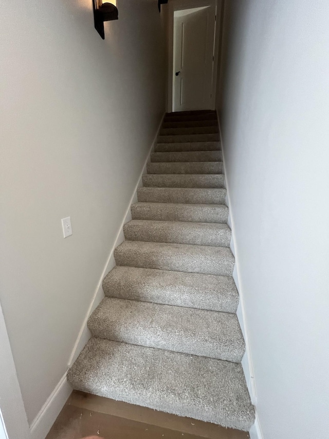 1168 N Franklin Ave, Cookeville, TN 38501 - staircase featuring baseboards
