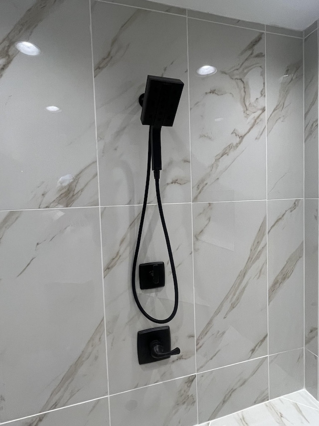 1168 N Franklin Ave, Cookeville, TN 38501 - bathroom view of tiled shower