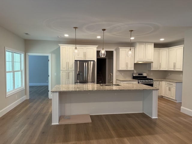 1168 N Franklin Ave, Cookeville, TN 38501 - kitchen featuring appliances with stainless steel finishes, a sink, an island with sink, recessed lighting, and baseboards