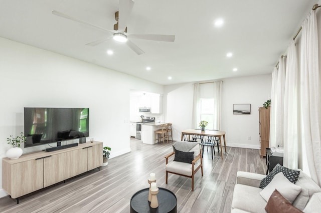 375 Mount Vernon Rd, Bethpage, TN 37022 - living room featuring light wood-style floors, ceiling fan, baseboards, and recessed lighting