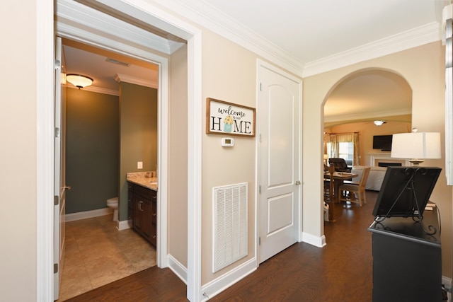 1496 Foxland Blvd, Gallatin, TN 37066 - corridor featuring dark wood-type flooring, arched walkways, ornamental molding, visible vents, and baseboards