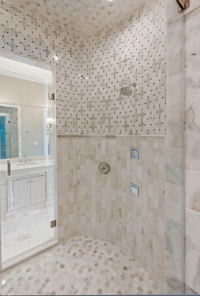 508 Huckleberry Rd, Nashville, TN 37205 - full bath featuring tiled shower and vanity