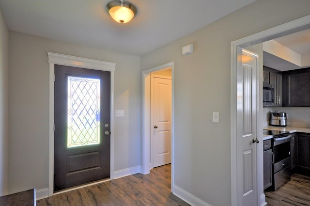824 Crestone Ln, Clarksville, TN 37042 - foyer entrance featuring baseboards and dark wood-style floors