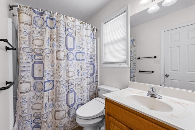 full bathroom with a shower with shower curtain, vanity, and toilet