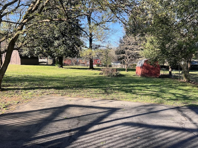 728 Robert Burns Dr, Nashville, TN 37217 - view of yard with fence, an outbuilding, and a storage unit