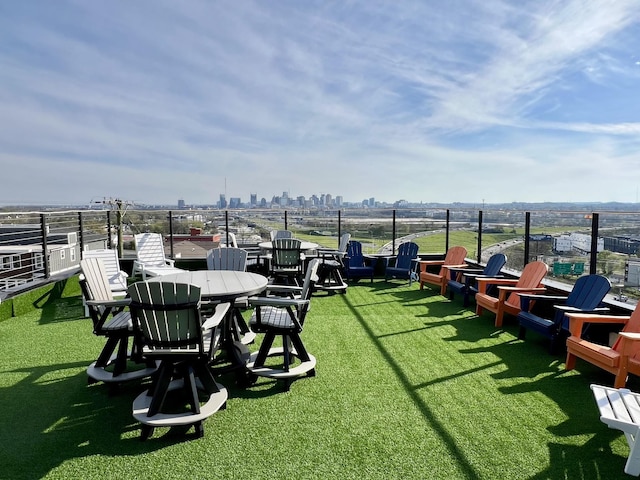 view of yard featuring a view of city