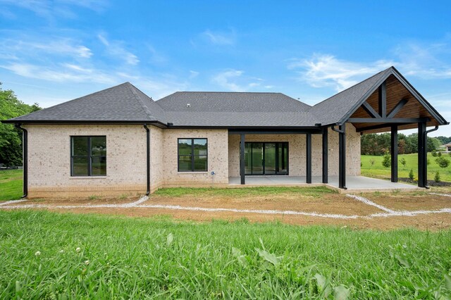 102 Victoria Ct N, Tullahoma, TN 37388 - back of house featuring a patio and a shingled roof