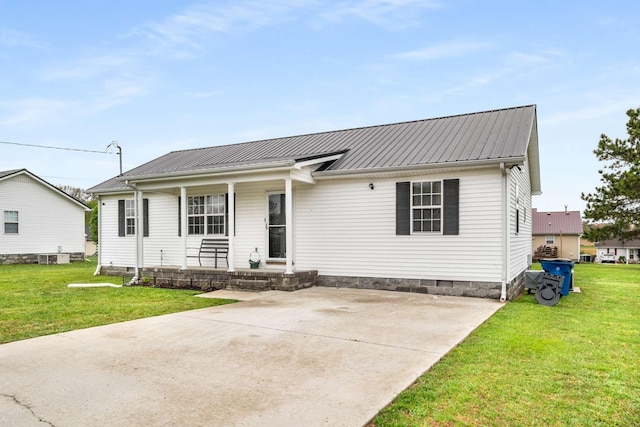 view of front of home featuring crawl space, metal roof, a front yard, and driveway