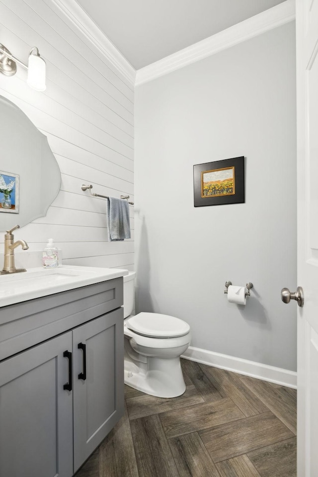 2009 Cedarmont Dr, Franklin, TN 37067 - bathroom with toilet, vanity, baseboards, and ornamental molding