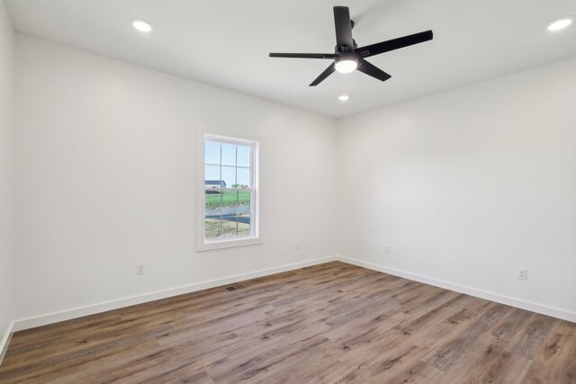 236 Amos Cir, Lafayette, TN 37083 - empty room featuring visible vents, baseboards, recessed lighting, and wood finished floors