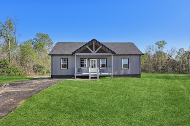 200 Amos Cir, Lafayette, TN 37083 - view of front of home featuring crawl space, a porch, and a front lawn