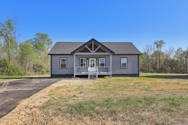 view of front of house featuring a porch, crawl space, and a front yard