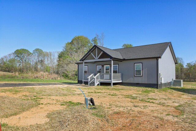 132 Amos Cir, Lafayette, TN 37083 - view of front of property with crawl space and covered porch