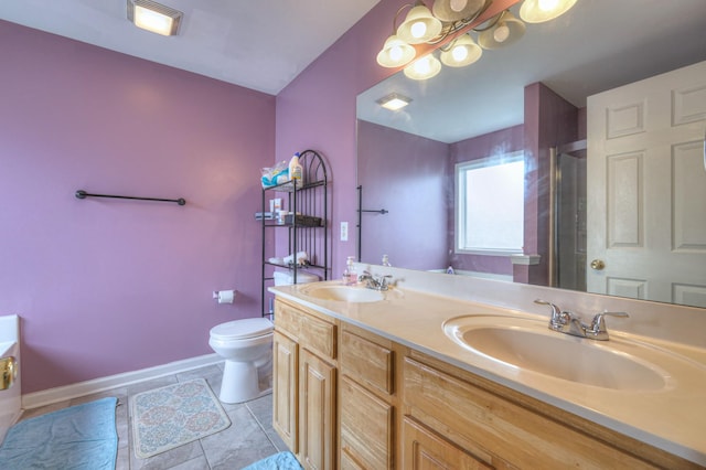 full bath featuring a sink, toilet, double vanity, and baseboards
