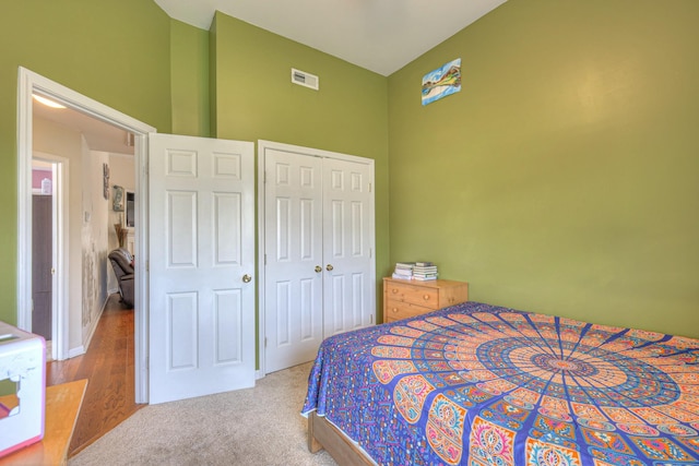 bedroom featuring carpet, visible vents, and a closet