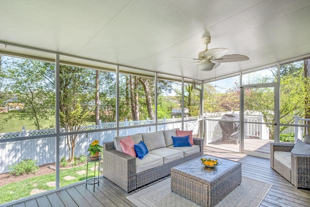 sunroom featuring an outdoor living space and a ceiling fan