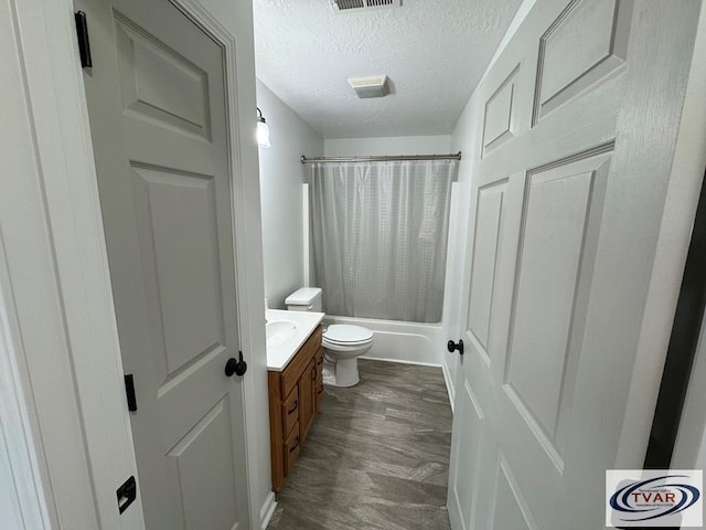 5380 Sulphur Creek Rd, Big Sandy, TN 38221 - bathroom with vanity, a textured ceiling, toilet, visible vents, and shower / bath combo with shower curtain