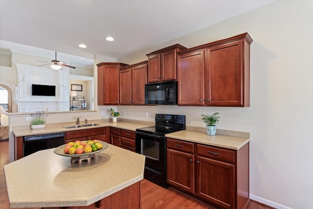 kitchen featuring a sink, ceiling fan, a peninsula, black appliances, and recessed lighting