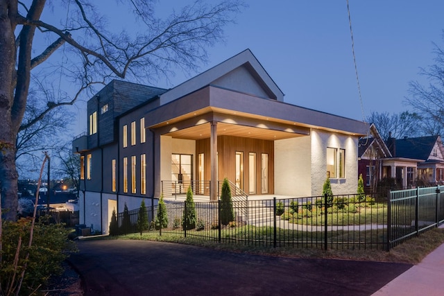 2108 12th Ave S, Nashville, TN 37204 - view of front of property featuring a fenced front yard and stucco siding
