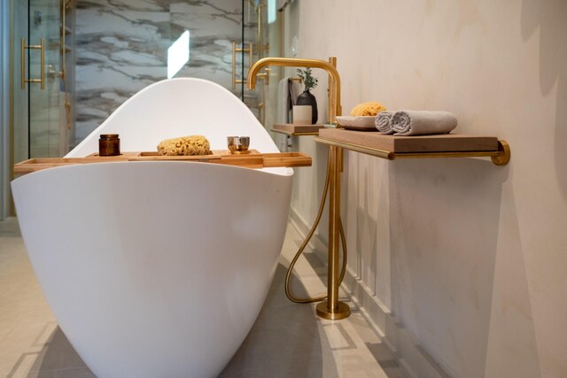 2108 12th Ave S, Nashville, TN 37204 - details with a freestanding tub