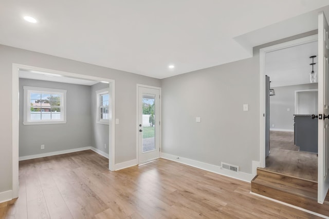 entryway with light wood-type flooring, baseboards, visible vents, and recessed lighting