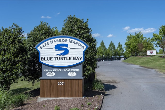 view of community / neighborhood sign