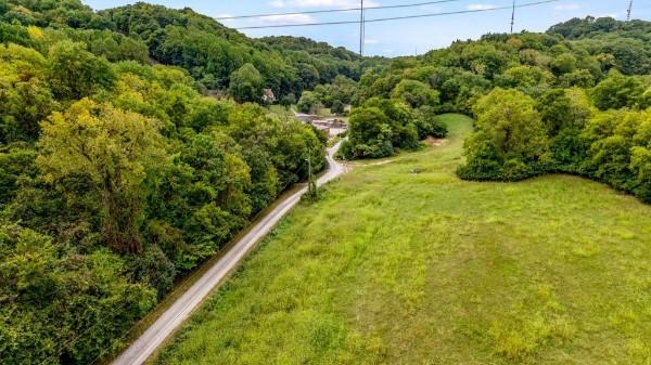 10 Hillenglade Dr, Nashville, TN 37207 - photo 2