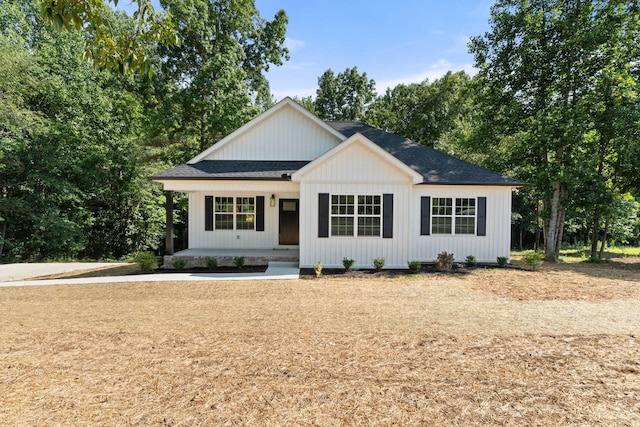 6149 Dewey Carr Rd, Bethpage, TN 37022 - modern inspired farmhouse featuring a porch and a shingled roof