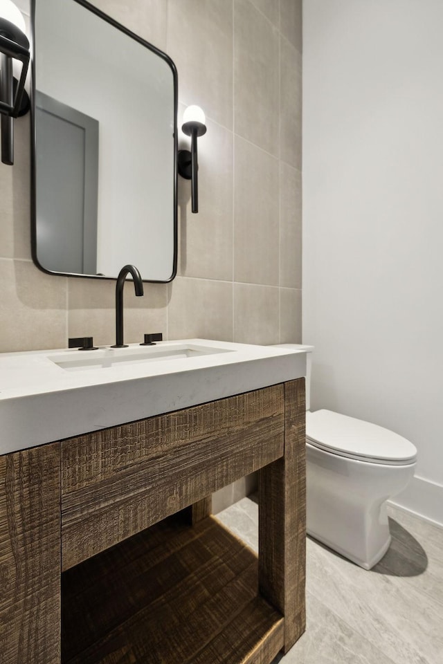 6004 Jocelyn Hollow Rd, Nashville, TN 37205 - bathroom with vanity, tile walls, and toilet