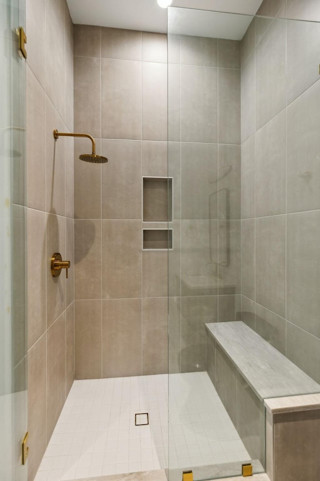 6004 Jocelyn Hollow Rd, Nashville, TN 37205 - full bath featuring a stall shower