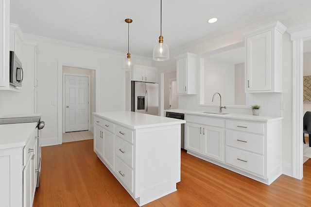 3307 Genoa Dr, Murfreesboro, TN 37128 - kitchen featuring stainless steel appliances, a sink, a kitchen island, light wood finished floors, and light countertops