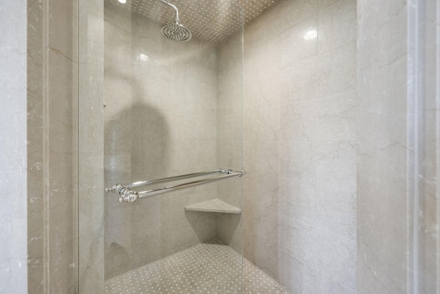 6021 Jocelyn Hollow Rd, Nashville, TN 37205 - full bath featuring a shower stall