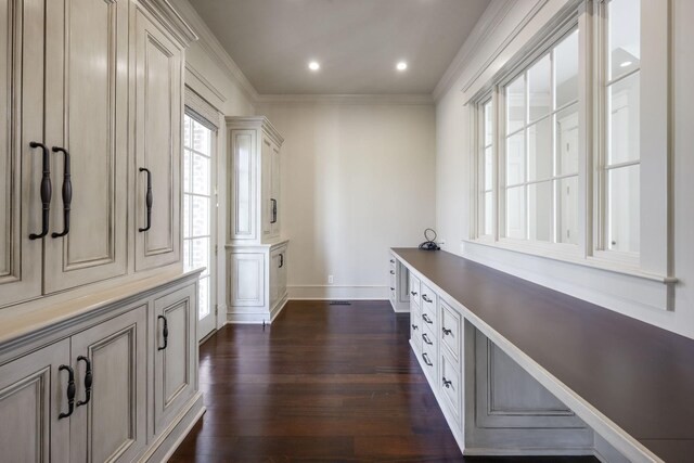 6021 Jocelyn Hollow Rd, Nashville, TN 37205 - interior space featuring dark wood-style flooring, baseboards, ornamental molding, and recessed lighting