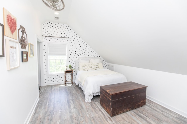 1411 Newmans Trl, Hendersonville, TN 37075 - bedroom featuring vaulted ceiling, wood finished floors, and baseboards