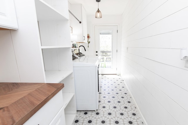 1411 Newmans Trl, Hendersonville, TN 37075 - laundry room featuring wood walls and washer and dryer