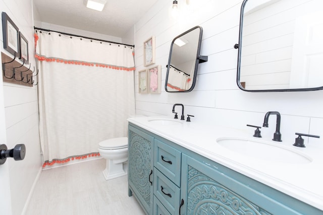 1411 Newmans Trl, Hendersonville, TN 37075 - bathroom with double vanity, toilet, a textured ceiling, and curtained shower
