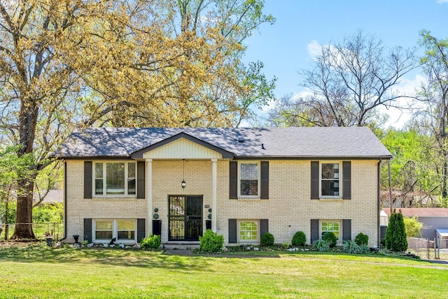 116 Dave Dr, Clarksville, TN 37042 - split foyer home with a front yard, brick siding, and fence