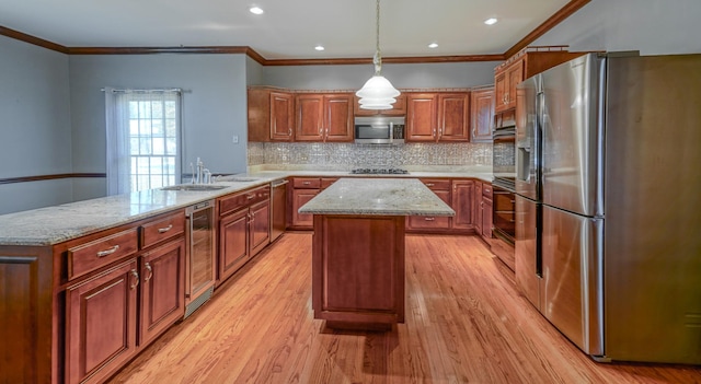 107 Geers Ct, Lebanon, TN 37087 - kitchen featuring a peninsula, a kitchen island, appliances with stainless steel finishes, beverage cooler, and a sink
