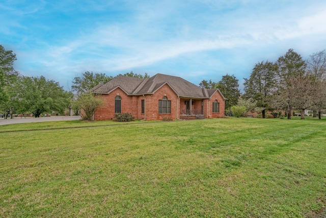107 Geers Ct, Lebanon, TN 37087 - single story home featuring brick siding, a front lawn, and driveway