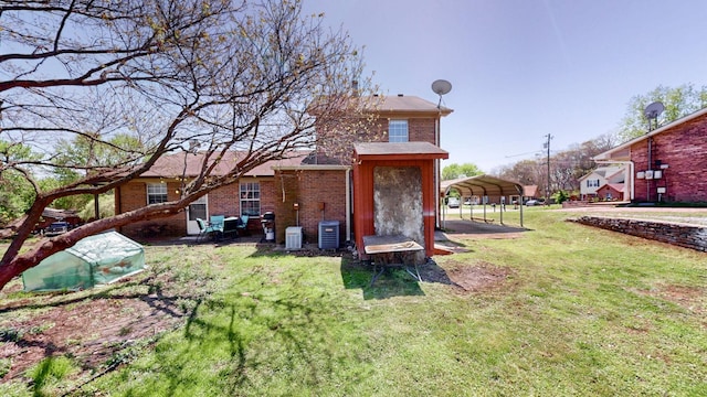 view of yard with a detached carport and cooling unit
