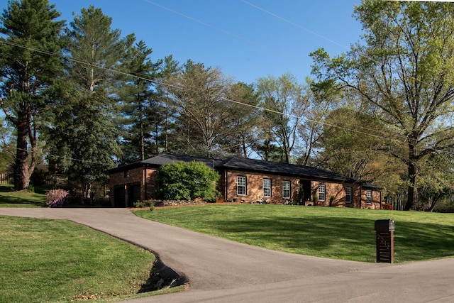 view of front of home featuring a front yard and driveway