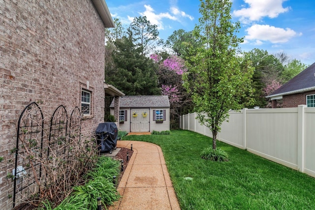 view of yard featuring an outbuilding and a fenced backyard