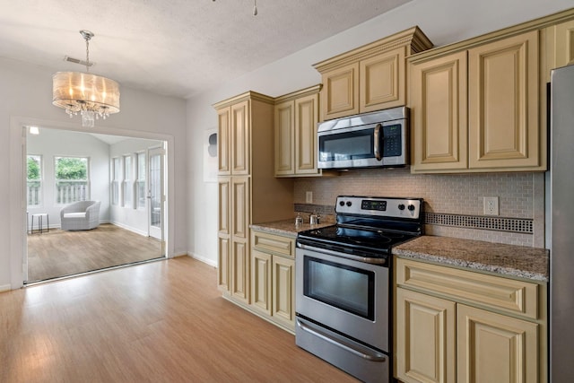 1007 Whitley Pl, Hendersonville, TN 37075 - kitchen featuring stainless steel appliances, tasteful backsplash, and cream cabinets