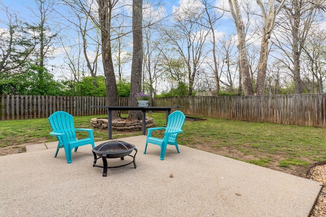 1007 Whitley Pl, Hendersonville, TN 37075 - view of patio / terrace featuring a fenced backyard and a fire pit
