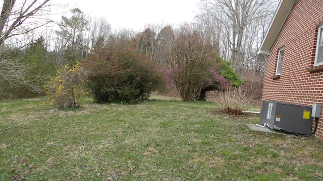 view of yard with central AC unit